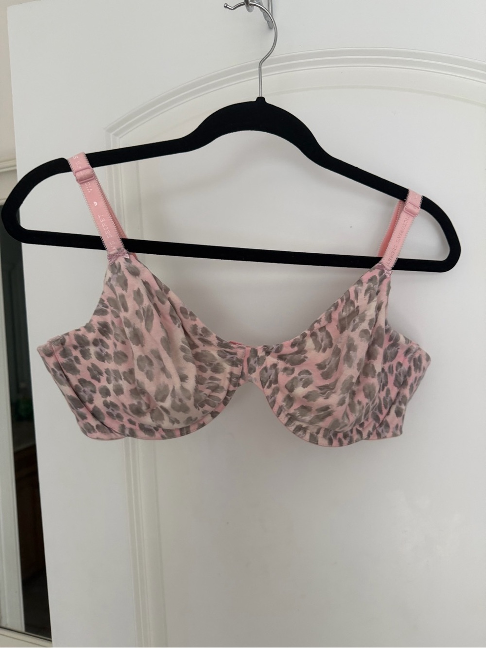 Victoria's Secret Pink Leopard Print Underwire Bra
